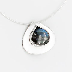 Pendentif, pièce unique en argent et labradorite.