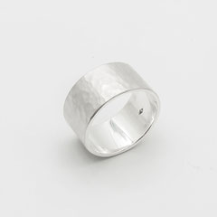 bague-contemporaine-argent-martelee-large-homme-femme-bijoutier-joaillier-auvergne-rhone-alpes