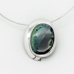 Pendentif, pièce unique en argent et jaspe kambaba.