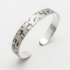 bracelet-jonc-contemporain-argent-martelage-graphique-homme-femme-bijoutier-joaillier-createur-auvergne-rhone-alpes