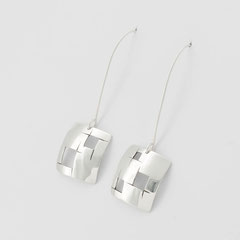 Boucle-d-oreille-argent-carree-creation-contemporaine-bijoutier-joaillier-cantal-auvergne-rhone-alpes 