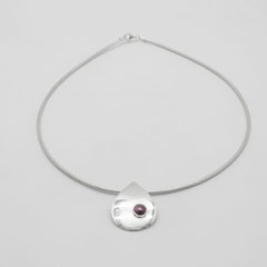 collier-argent-goutte-grenat-creation-contemporaine-bijoutier-joaillier-auvergne-auvergne-rhone-alpes