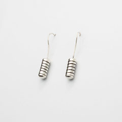 Boucle-d-oreille-argent-creation-contemporaine-heliks-gravure-bijoutier-joaillier-createur-cantal-auvergne-rhone-alpes