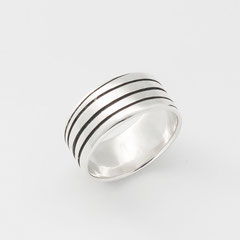 bague-gravee-argent-noir-homme-femme-creation-contemporaine-bijoutier-joaillier-cantal-auvergne-rhone-alpes 