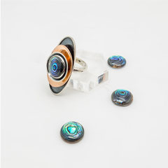Création sur mesure, bague en argent, or et cabochon d'ormeau.