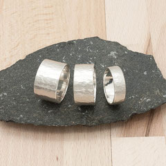 Bague-argent-martele-homme-femme-creation-contemporaine-bijoutier-joaillier-auvergne-rhone-alpes 