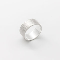 Bague-martelee-argent-homme-femme-creation-contemporaine-bijoutier-joaillier-auvergne-rhone-alpes