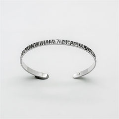 bracelet-fin-jonc-martelage-zebre-contemporain-argent-homme-femme-bijoutier-joaillier-createur-auvergne-rhone-alpes