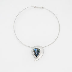 Pendentif, pièce unique en argent et labradorite.