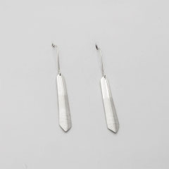 Boucle-d-oreille-argent-epurees-creation-contemporaine-bijoutier-joaillier-cantal-auvergne-rhone-alpes
