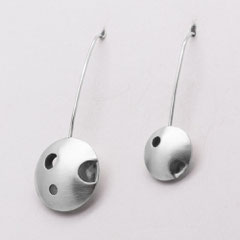 Boucle-d-oreille-argent-bulles-creation-contemporaine-bijoutier-joaillier-cantal-auvergne-rhone-alpes 