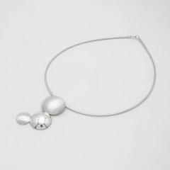 collier-bulles-argent-creation-contemporaine-bijoutier-joaillier-auvergne-rhone-alpes
