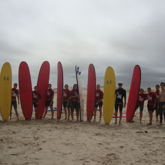 Alle zusammen wieder und die beiden Surflehrer!!