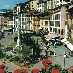 Piazza XIII Martiri