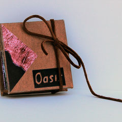 Oasis, 2017, livre objet, collagraphie, portfolio par l'artiste, 7.2 X 7.2 X 2 cm