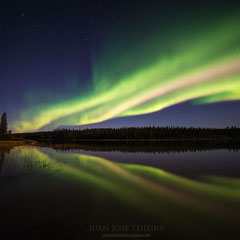 Aurora boreal en Prelude Lake, Yellowknife