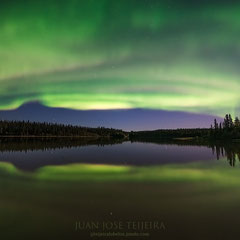 Aurora boreal en Prelude Lake, Yellowknife