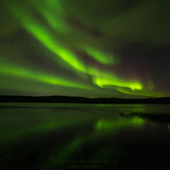 Aurora boreal en Madeline Lake, Yellowknife.