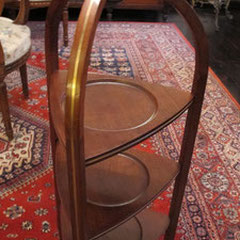 Serviteur muet ou Présentoir à gâteaux