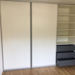 Schrank mit Schiebetür // Beratung • Planung • Ausführung