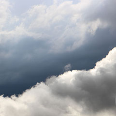 Nuages contrastés - vers Gargas (Vaucluse), Provence, Juillet 2014