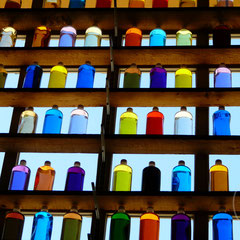 Bouteilles de colorants au conservatoire des Ocres - Roussillon (Vaucluse), Provence, Août 2010