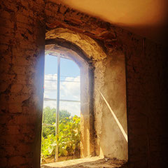 Fenstersanierung in einer Natursteinwand