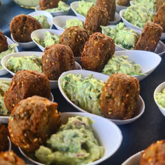 Erbsentaler mit Avocadogedöns 