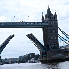 Londres - Tower Bridge sur la Tamise.
