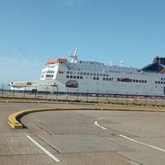 Douvres - Le bateau est au port.