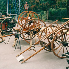 Schlauchwagen und Leiterwagen, noch im Gebrauch