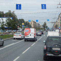 Die Fahrt von Flughafen in das Stadtzentrum von Sankt Petersburg.