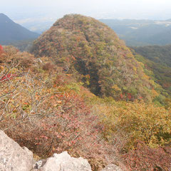 秋色の二ツ岳・雌岳