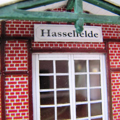 c) W. Fehse - Sprossenfenster mit Original-Schild