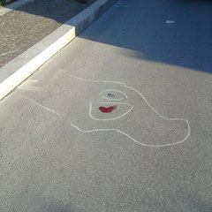 La traccia di sangue sull'asfalto (foto frosinone web)