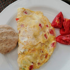 Omlette und glutenfreies Brötchen im Hotel Jaz Makadi Oasis Ägypten