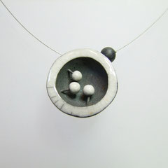 fiche détaillée du collier en céramique de l'atelier simplement terre