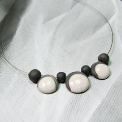 fiche detaillée collier de perles en céramique raku blanc