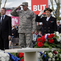 Le Général commandant en chef de l'Otan à Carentan le 4 Juin