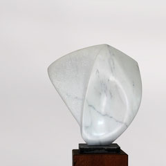 Bewegter Raum | Cararra Marmor | 41 x 36 x 23 cm (h x b x t) | 2006 | 3.800.-