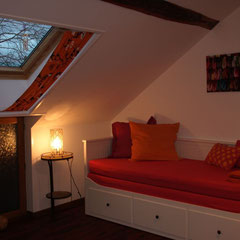 Wohn- / Schlafzimmer mit Auszugsbett  (Foto by artcorbou)