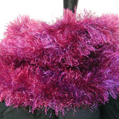 #385 Fussel-Schlauchschal pink-lila. Umfang 60 cm, Höhe 17 cm. 100% Polyester     28,-€ 