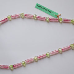 #G1 Halskette Glasperlen hellgrün crackle & rosa, silberfarbener Karabiner, Länge 55 cm     25,-€