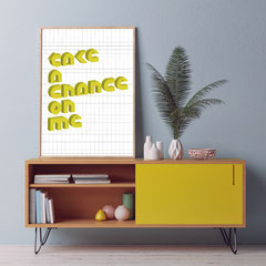 Typografisches Poster auf Sideboard, klare Wandgestaltung für Büro, Kanzlei und Empfang