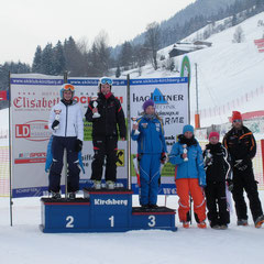 Katrin Hinterholzer am 1. Platz - Julia Wörter zweite von links am 4. Rang