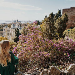 Explore Malaga, the Mediterranean coastal city with its unique landscapes, beaches and culture on your trip to Spain. Take a road trip in Andalusia, along the Costa del Sol. Find highlights and insider tips. #malaga #inspirationdelavie #traveltips 