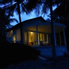 Unser Bungalow abends