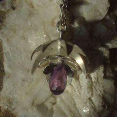 Doppelte Blüte mit Amethyst