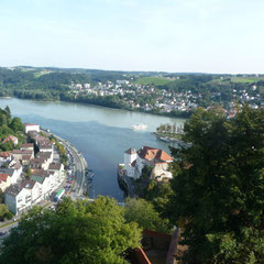 Hier sehen wir die verschiedenen Wasserfarben von Donau, Inn und Ilz.