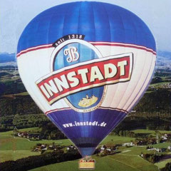 Wir fahren mit dem größten Ballon Niederbayerns. 35 m hoch, 9000 cbm Füllung, 12000 PS am Brenner. Wahnsinn!